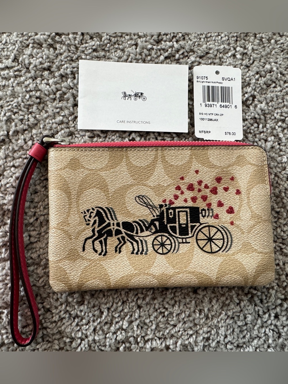 COACH CORNER ZIP WRISTLET IN SIGNATURE CANVAS WITH HORSE AND CARRIAGE HEARTS